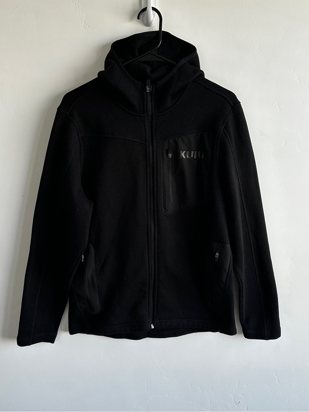 KUIU Base Camp Hooded Sweater In Black Size Medium